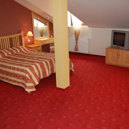 Complex Brashlyan Hotell Trjavna Exteriör bild