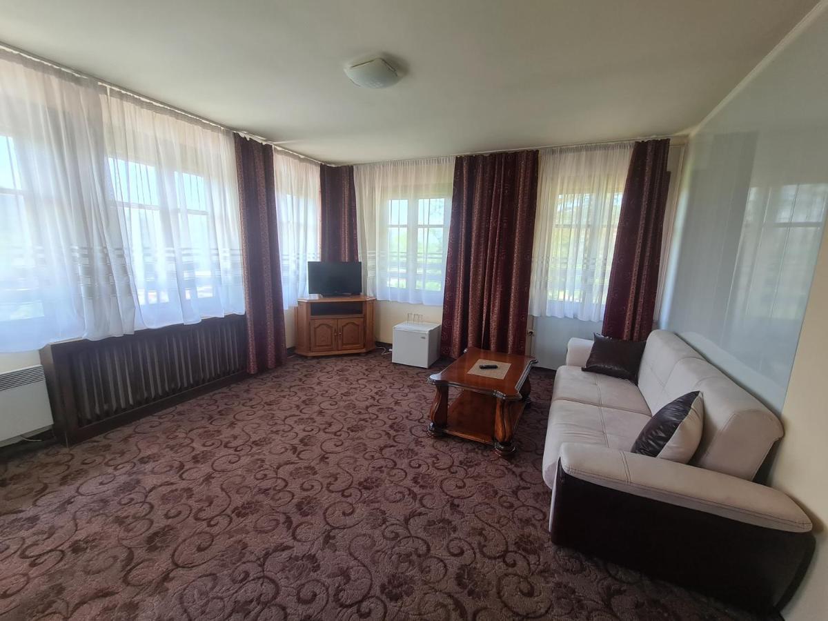 Complex Brashlyan Hotell Trjavna Exteriör bild