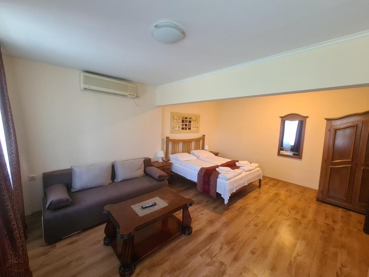 Complex Brashlyan Hotell Trjavna Exteriör bild