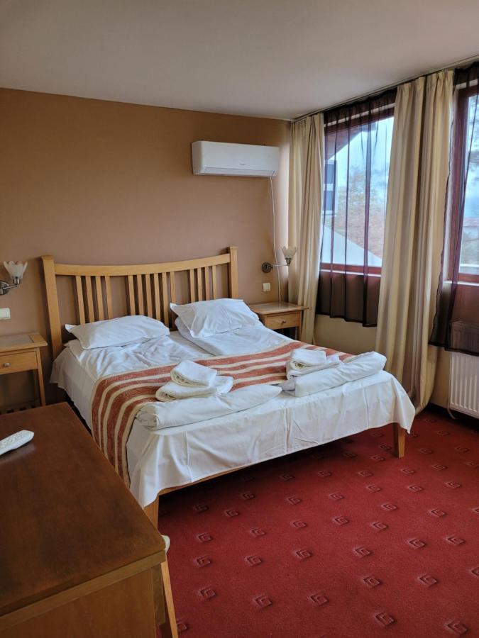 Complex Brashlyan Hotell Trjavna Exteriör bild