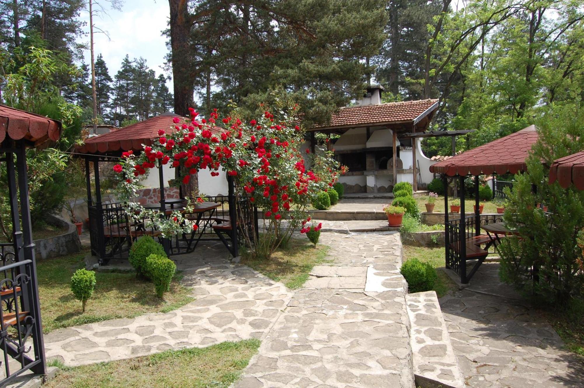 Complex Brashlyan Hotell Trjavna Exteriör bild