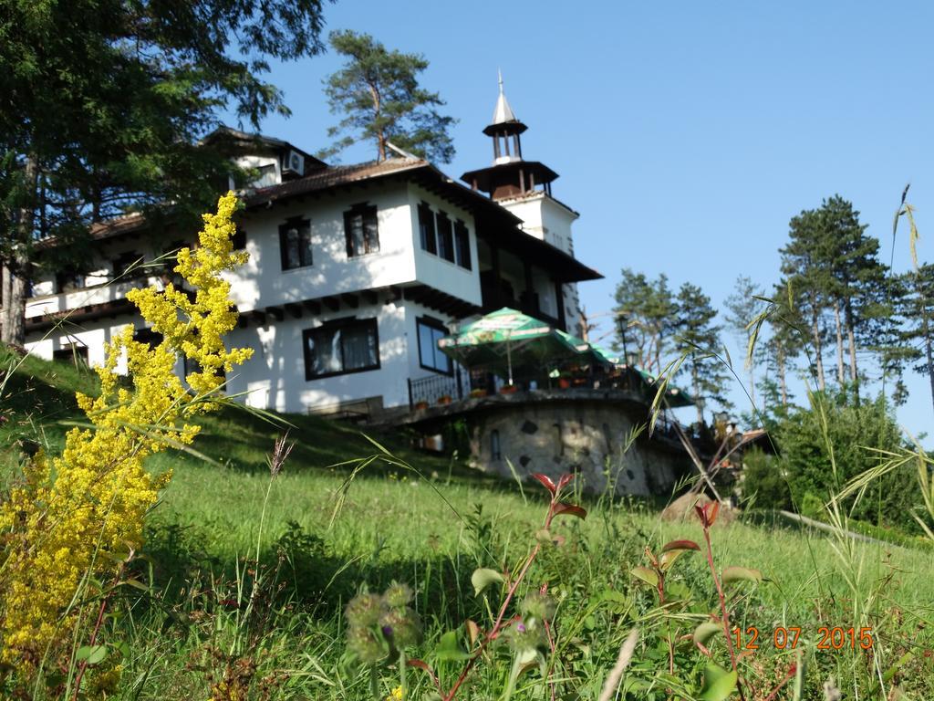 Complex Brashlyan Hotell Trjavna Exteriör bild