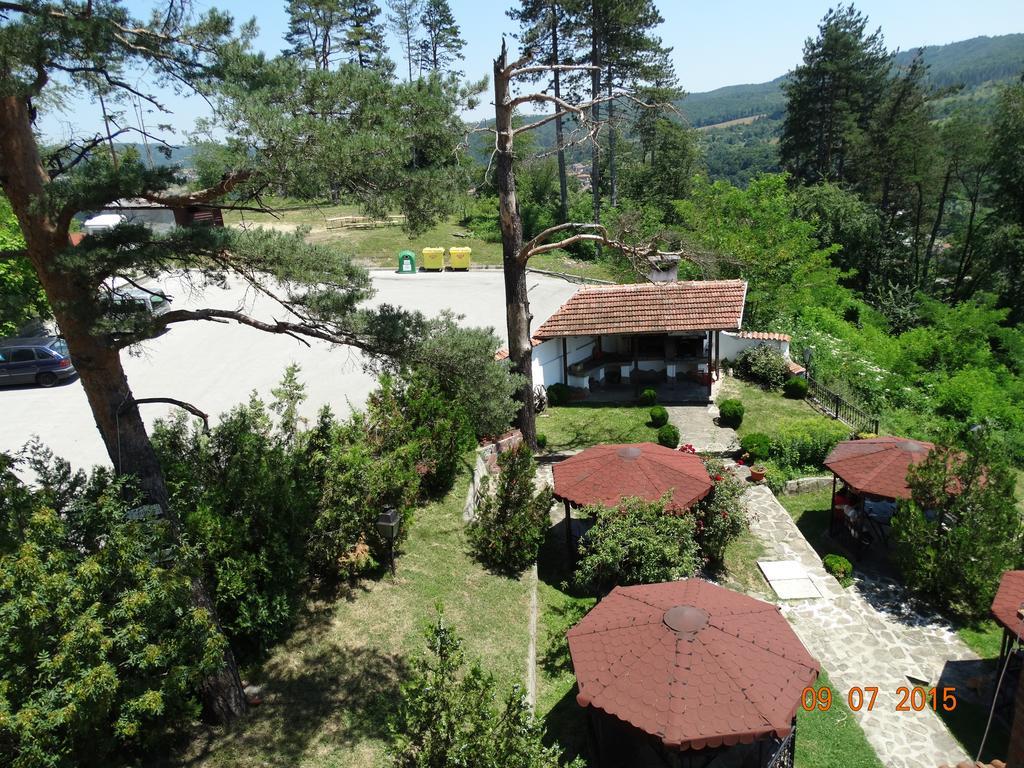 Complex Brashlyan Hotell Trjavna Exteriör bild